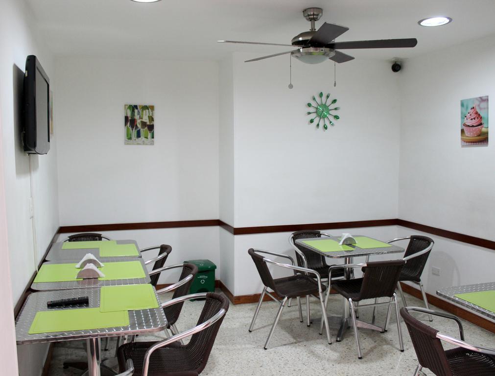 Pasadena Hostel Кали Екстериор снимка