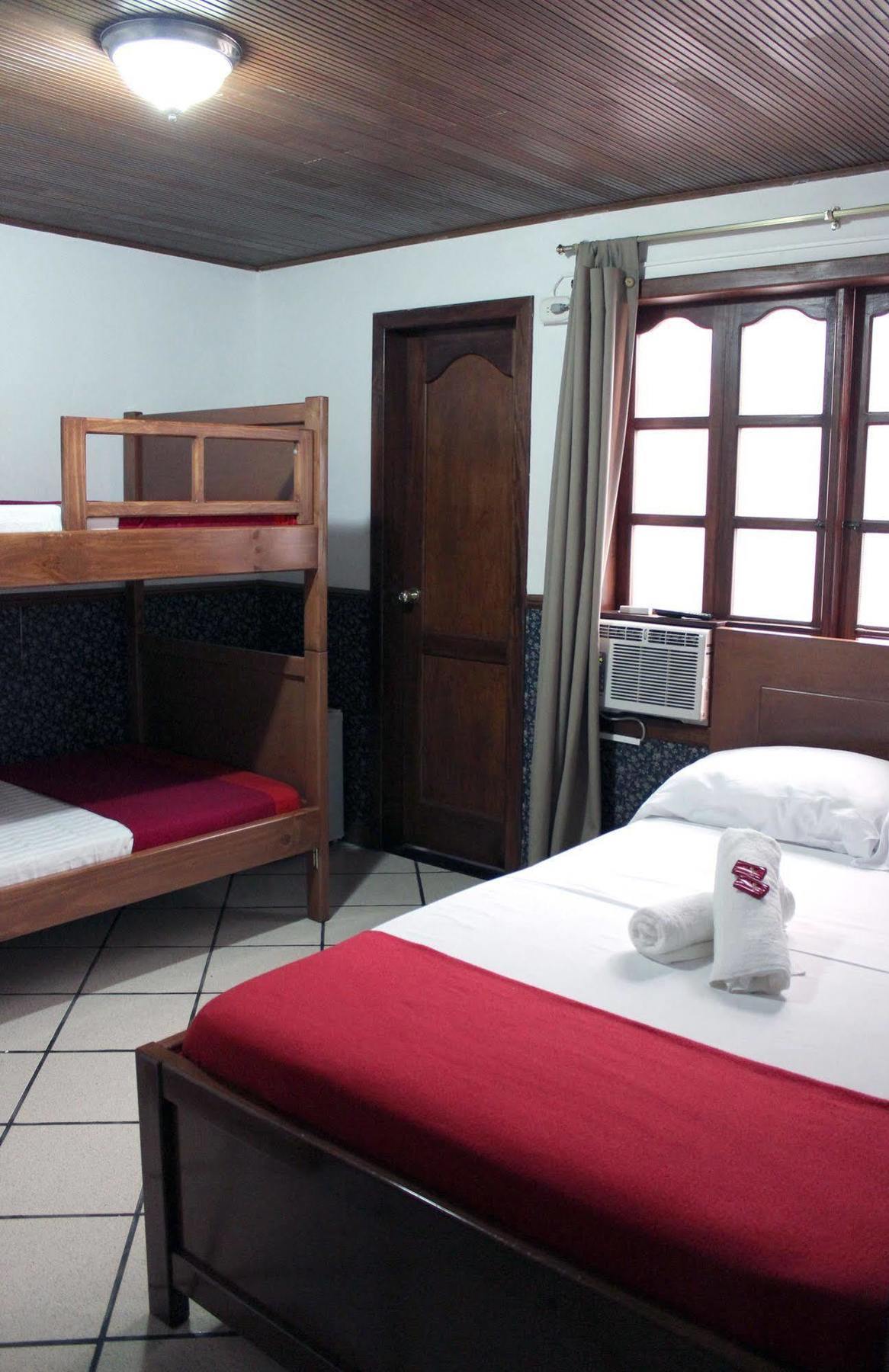 Pasadena Hostel Кали Екстериор снимка